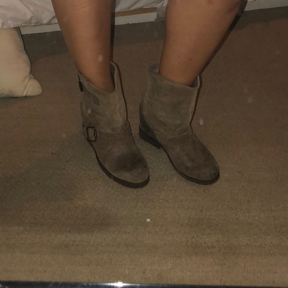 Hidden heel boot - great fall staple! - Picture 4 of 5